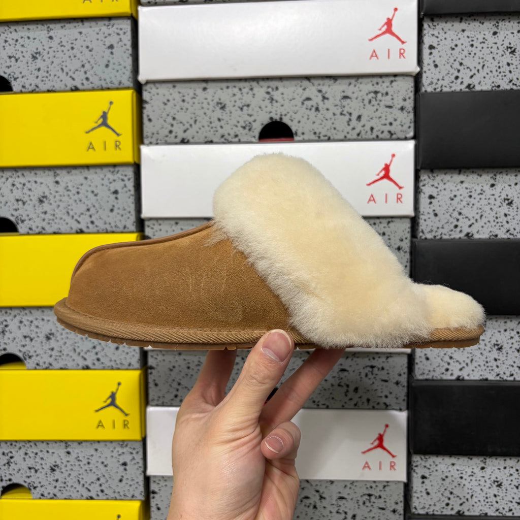 UGG Disquette Slipper – Chestnut Suede Open-Toe Slide with Oversized Cream Sheepskin Drape & Flat Sole