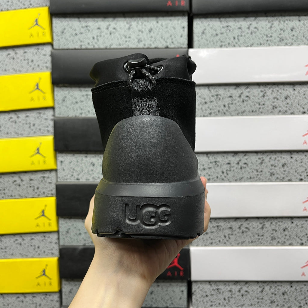 UGG Neumel Boot – All-Black Suede Chukka