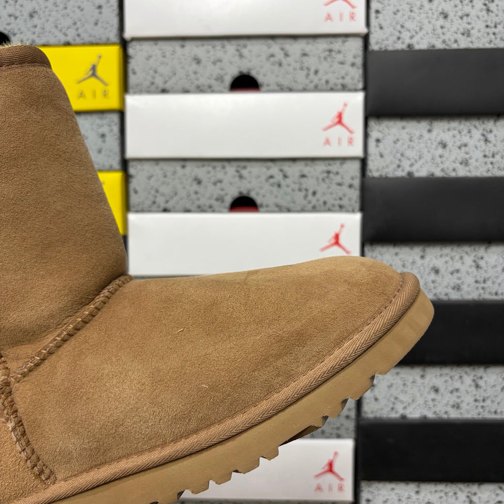 UGG Classic Short Boot – Chestnut Suede