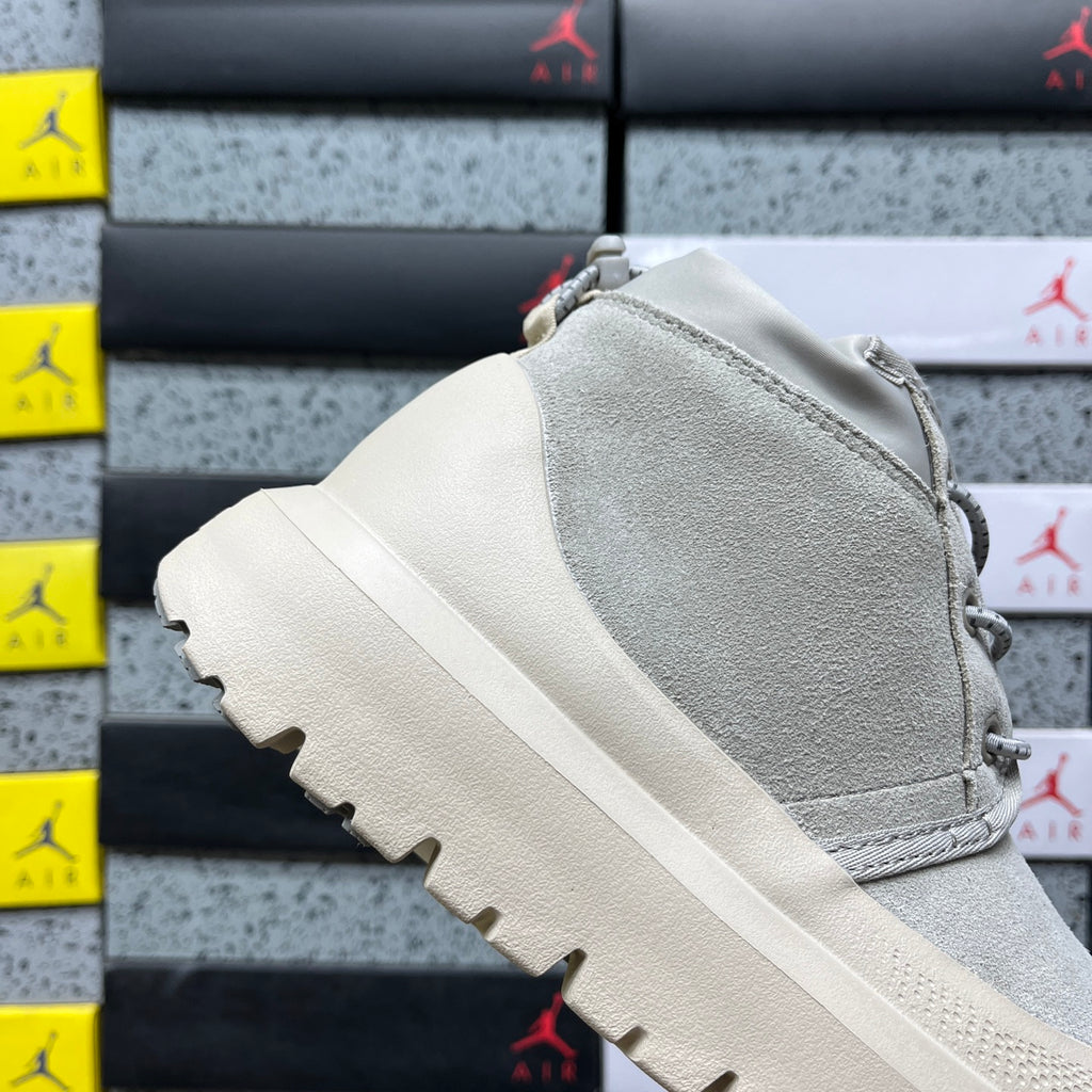 UGG Neumel Boot – Light Grey Suede Chukka