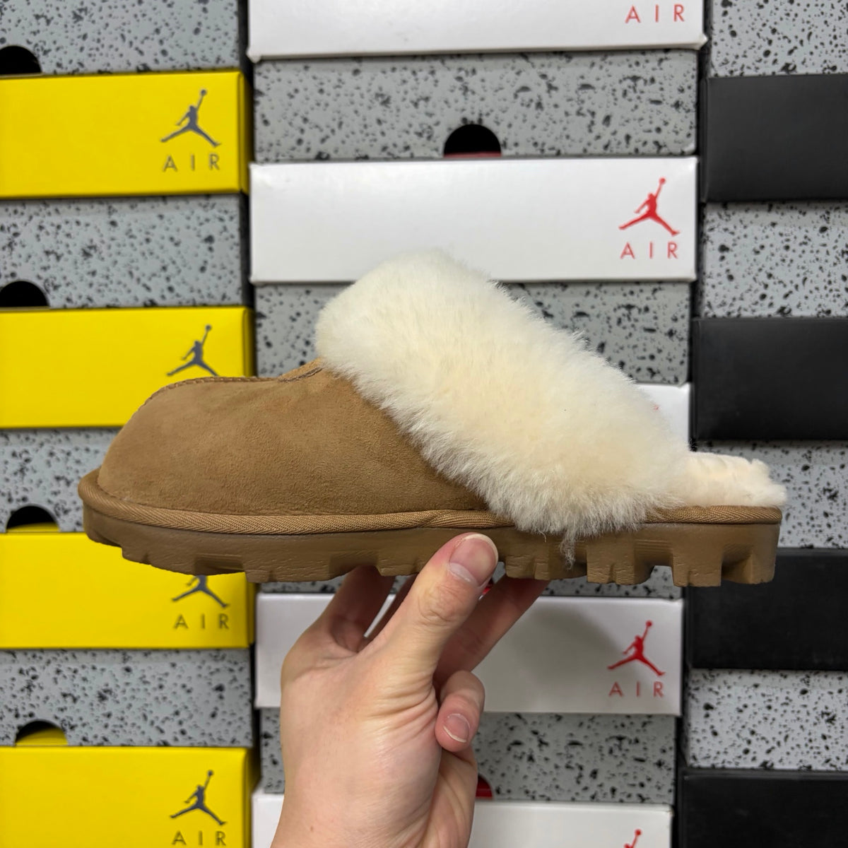 UGG Disquette Platform Slipper – Chestnut Suede Open-Toe Slide with Oversized Cream Sheepskin Drape & Chunky Gum Lug Sole