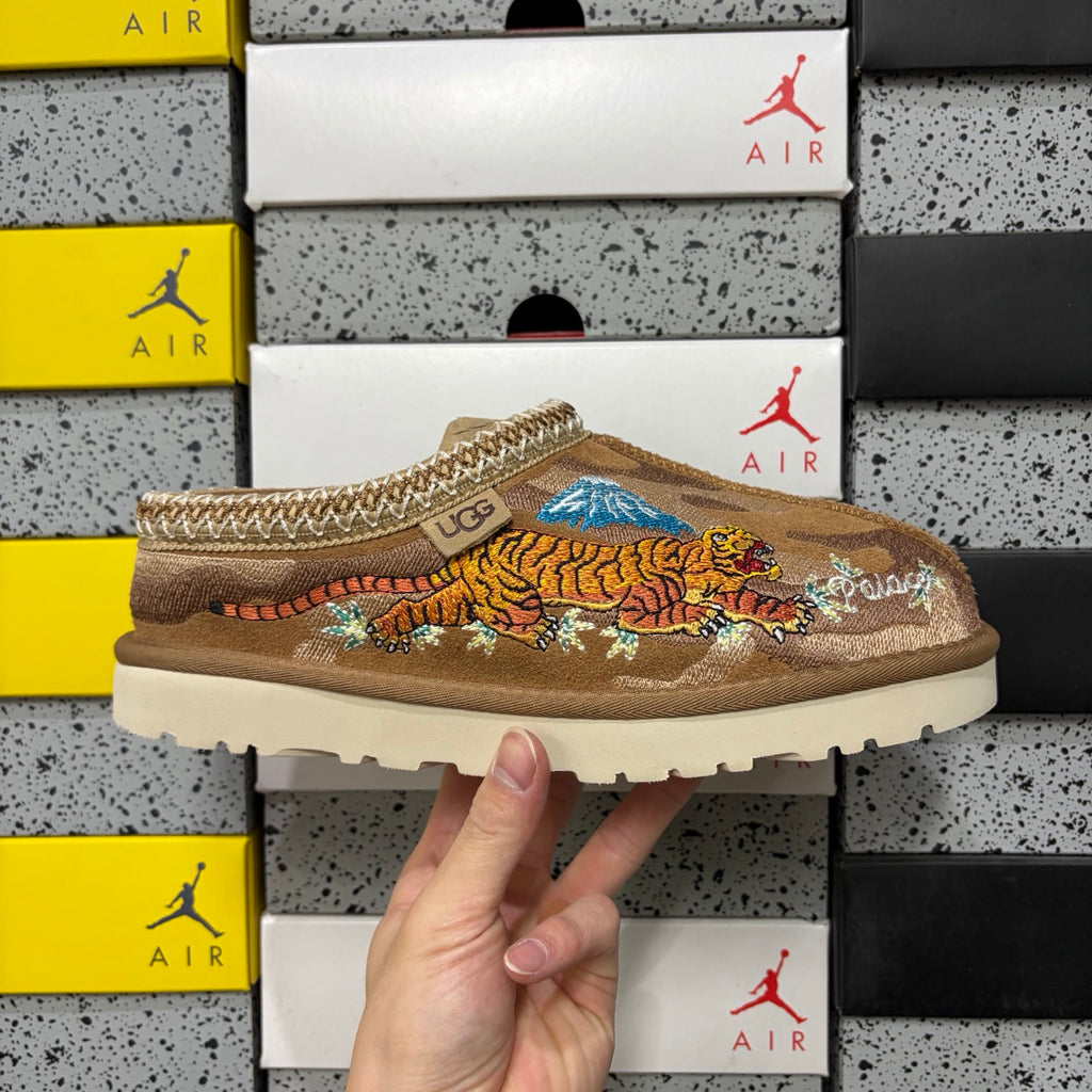 UGG Tazz Slipper – Chestnut Suede with Tiger & Mount Fuji Embroidery, Braid Trim & Platform Lug Sole