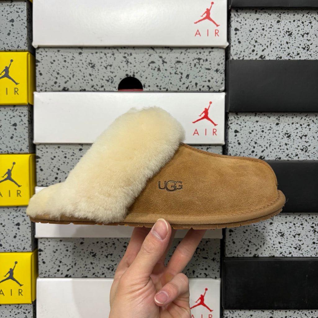 UGG Disquette Slipper – Chestnut Suede Open-Toe Slide with Oversized Cream Sheepskin Drape & Flat Sole