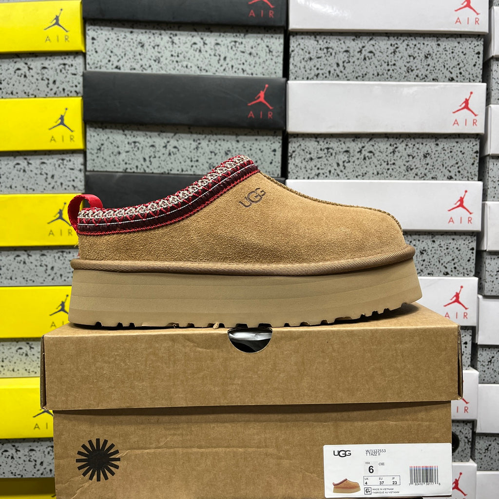 UGG Tazz Platform Slipper – Chestnut Suede with Red & Tan Woven Collar Trim