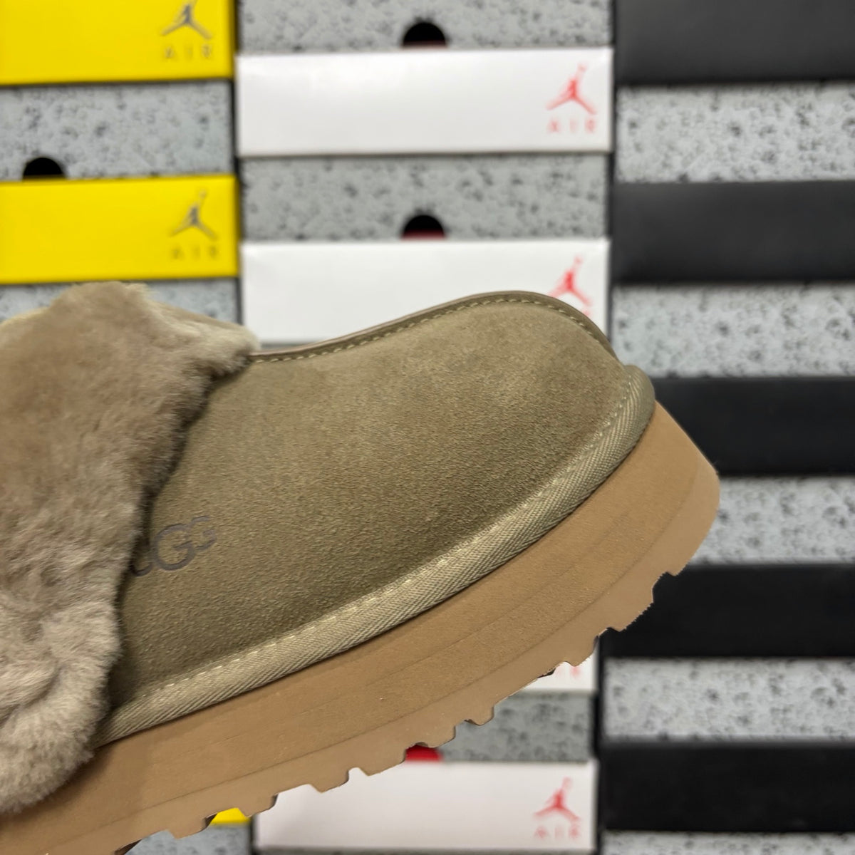 UGG Disquette Platform Slippers – Sand Suede & Shearling Fur Slide