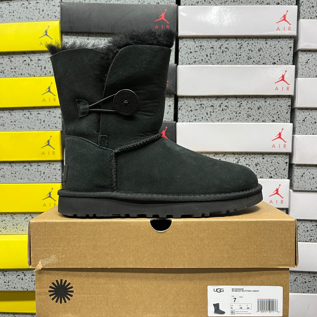 UGG Bailey Button II Boot – All-Black Suede