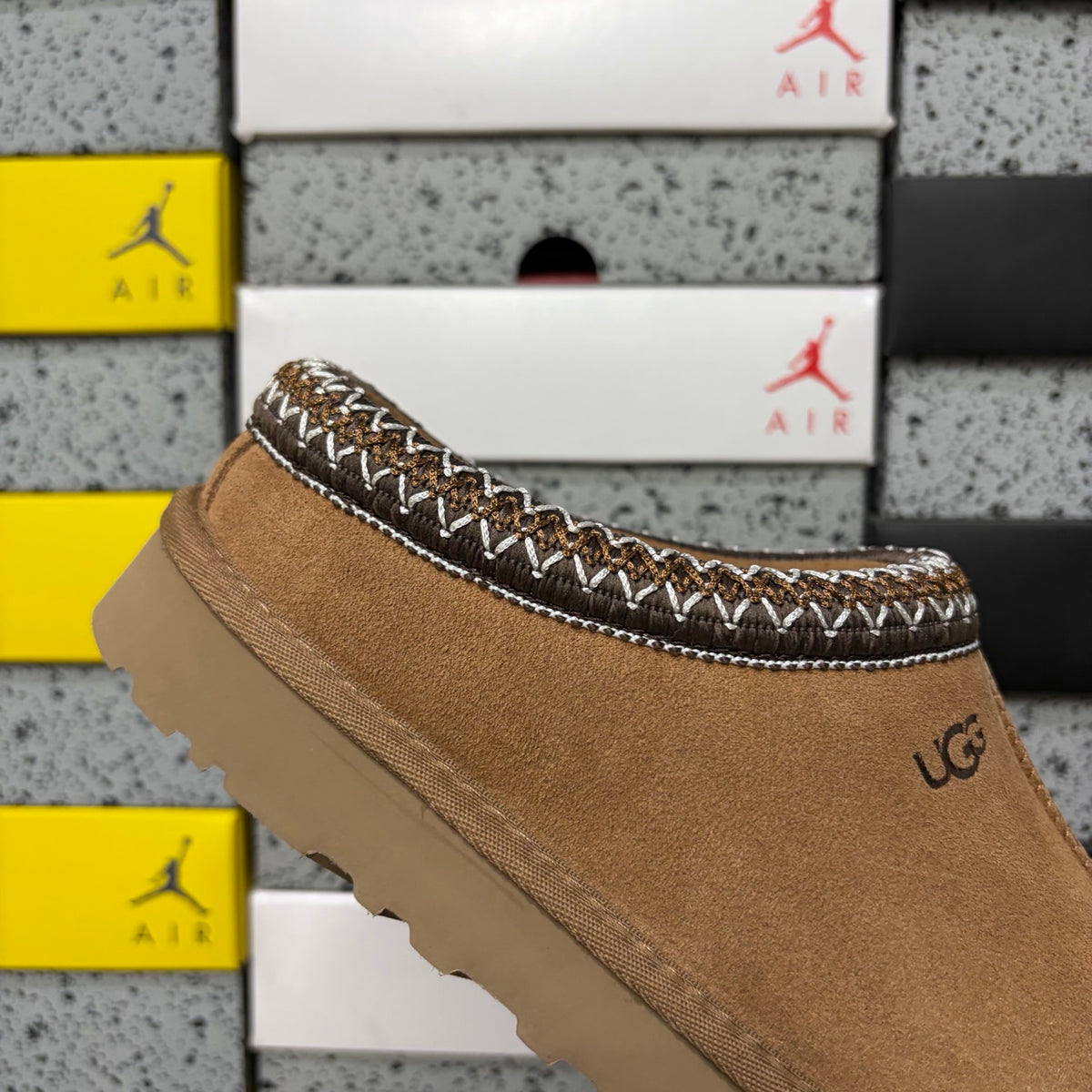 UGG Tazz Slipper – Chestnut Suede Open-Back Platform Mule with Contrast Braid Trim & Warm Gum Lug Sole