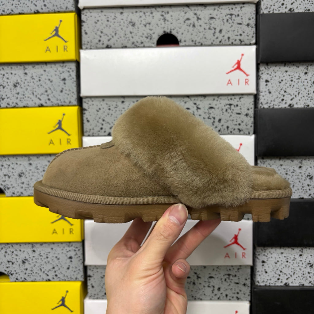 UGG Disquette Platform Slipper – Sand Suede Open-Toe Slide with Tonal Sand Sheepskin Drape & Chunky Gum Lug Sole