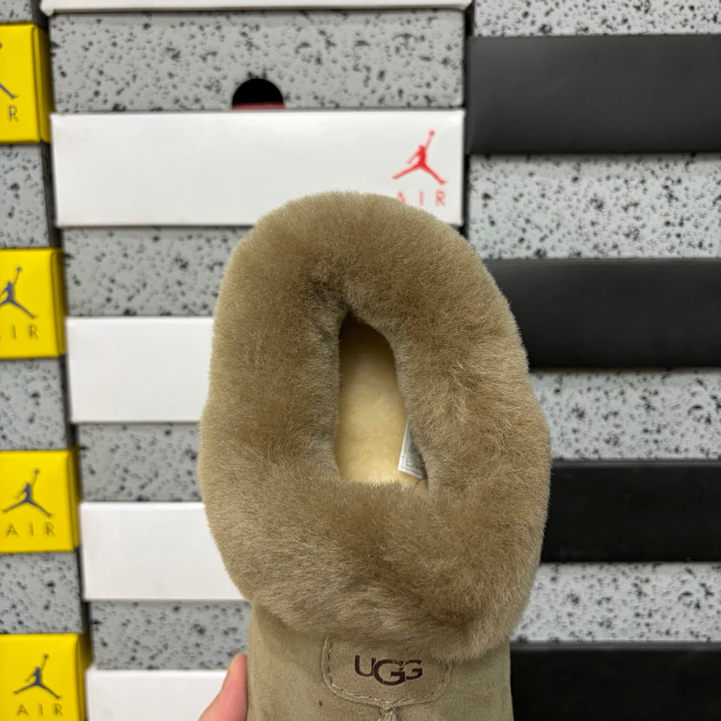 UGG Tazz Slipper – Sand Suede Platform Mule with Tonal Cream Sheepskin Cuff, Moccasin Seam & UGG Heel Tab