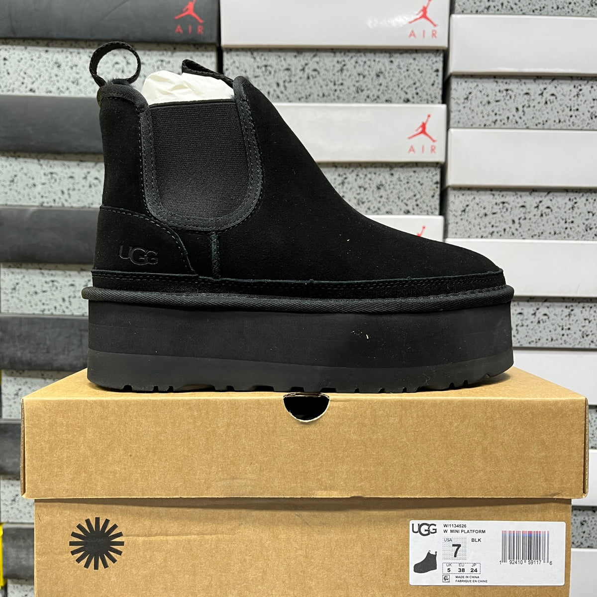 UGG Chelsea Boot – All-Black Suede with UGGPlush Lining & SugarSole