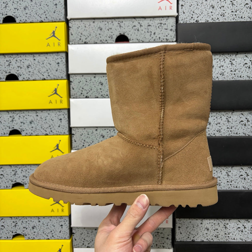 UGG Classic Short Boot – Chestnut Suede