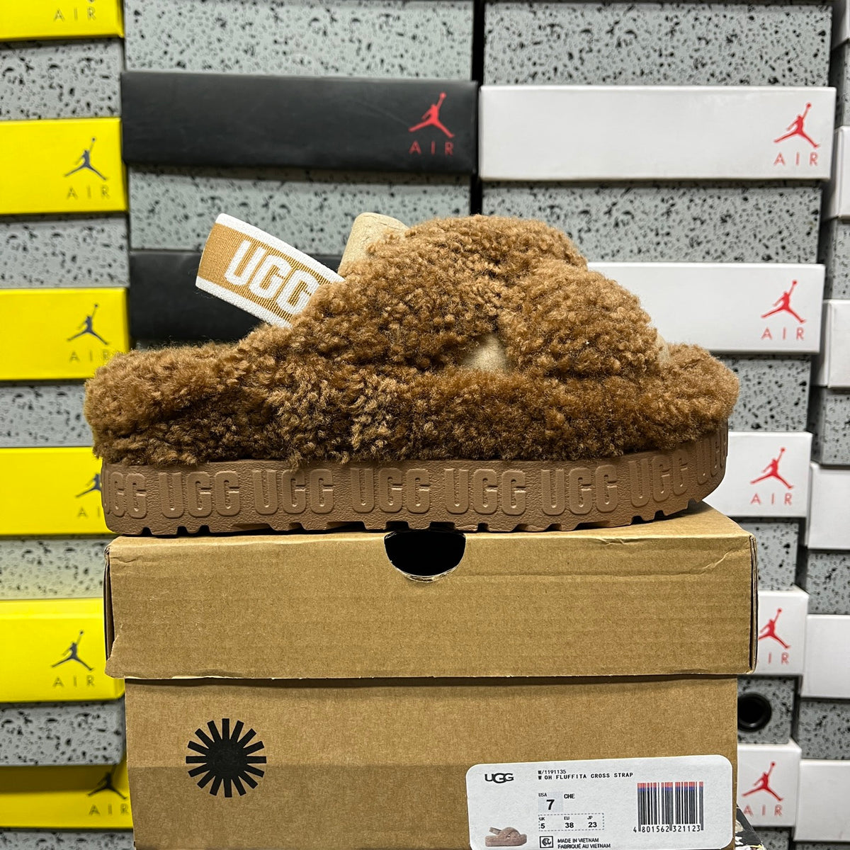 UGG Fluff Sugar Slide – Chestnut Teddy Shearling Crossband Sandal with Logo Jacquard Strap & Branded Sole