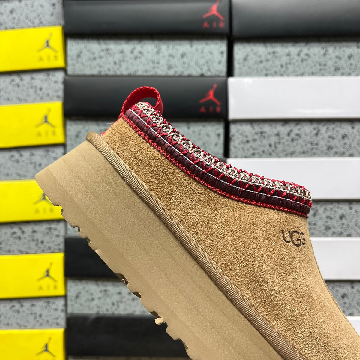 UGG Tazz Platform Slipper – Chestnut Suede with Red & Tan Woven Collar Trim