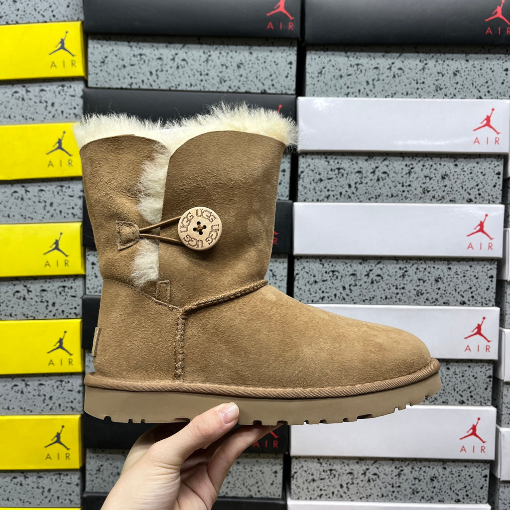 UGG Bailey Button II Boot – Chestnut Suede