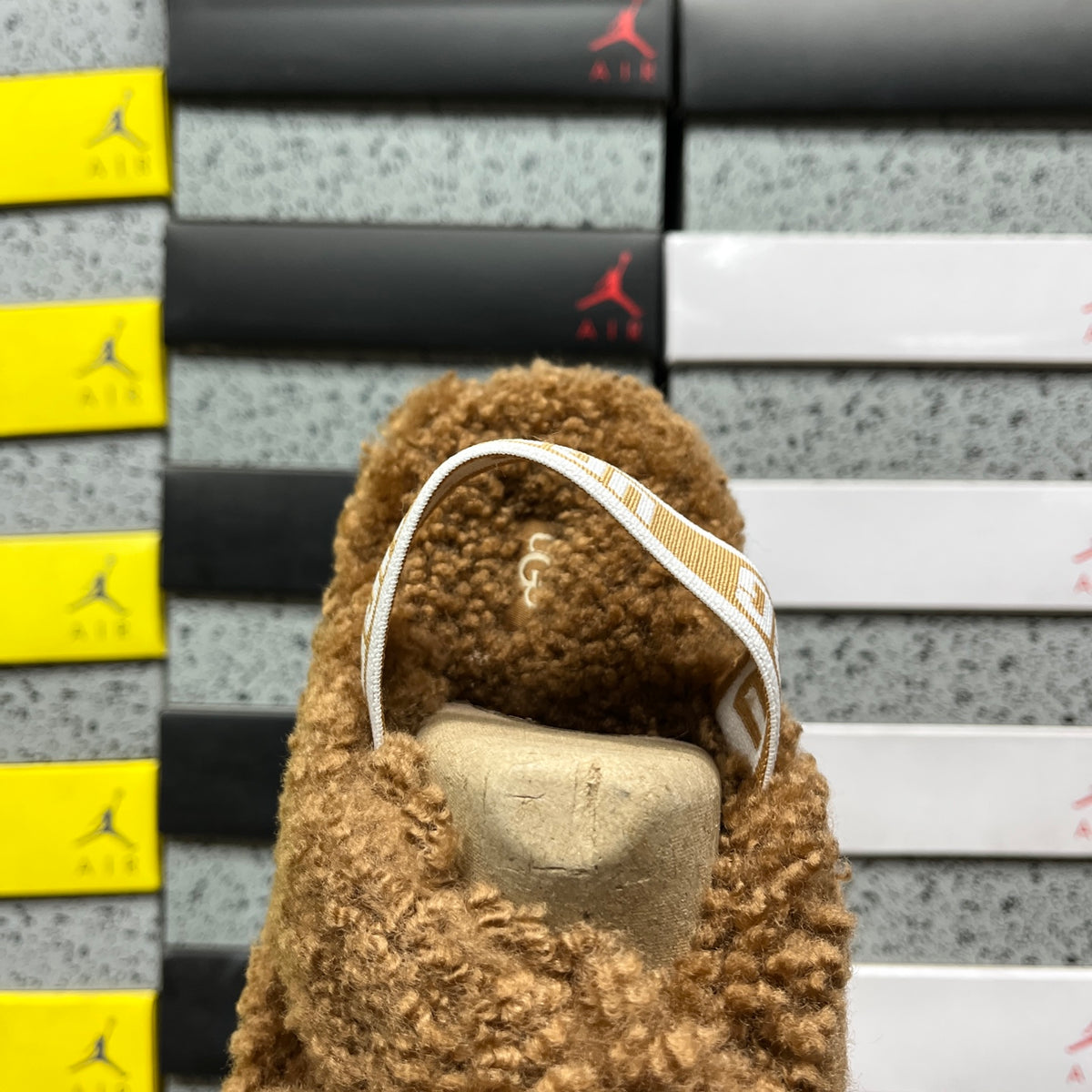 UGG Fluff Sugar Slide – Chestnut Teddy Shearling Crossband Sandal with Logo Jacquard Strap & Branded Sole