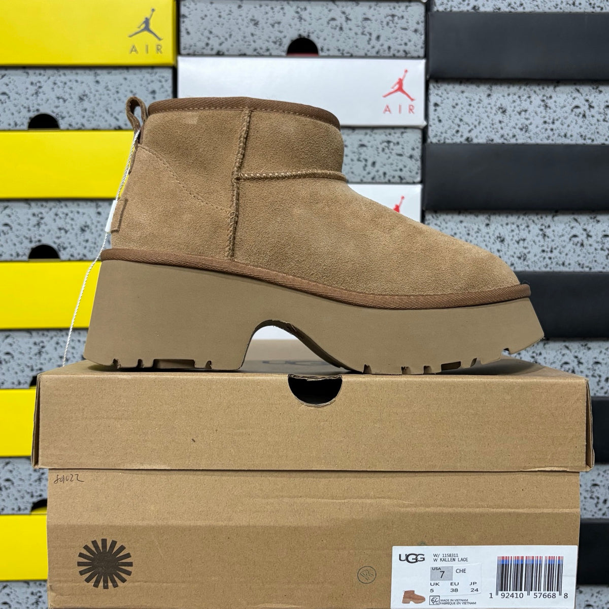 UGG Fisherman Low-Shaft Boot – Chestnut with Genuine Sheepskin Lining