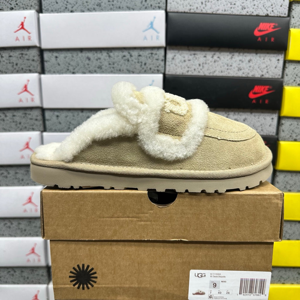 UGG Cozee Squish Slide – Sand Suede Open-Toe Sandal with Cream Shearling Knot Strap & Tonal Lug Sole
