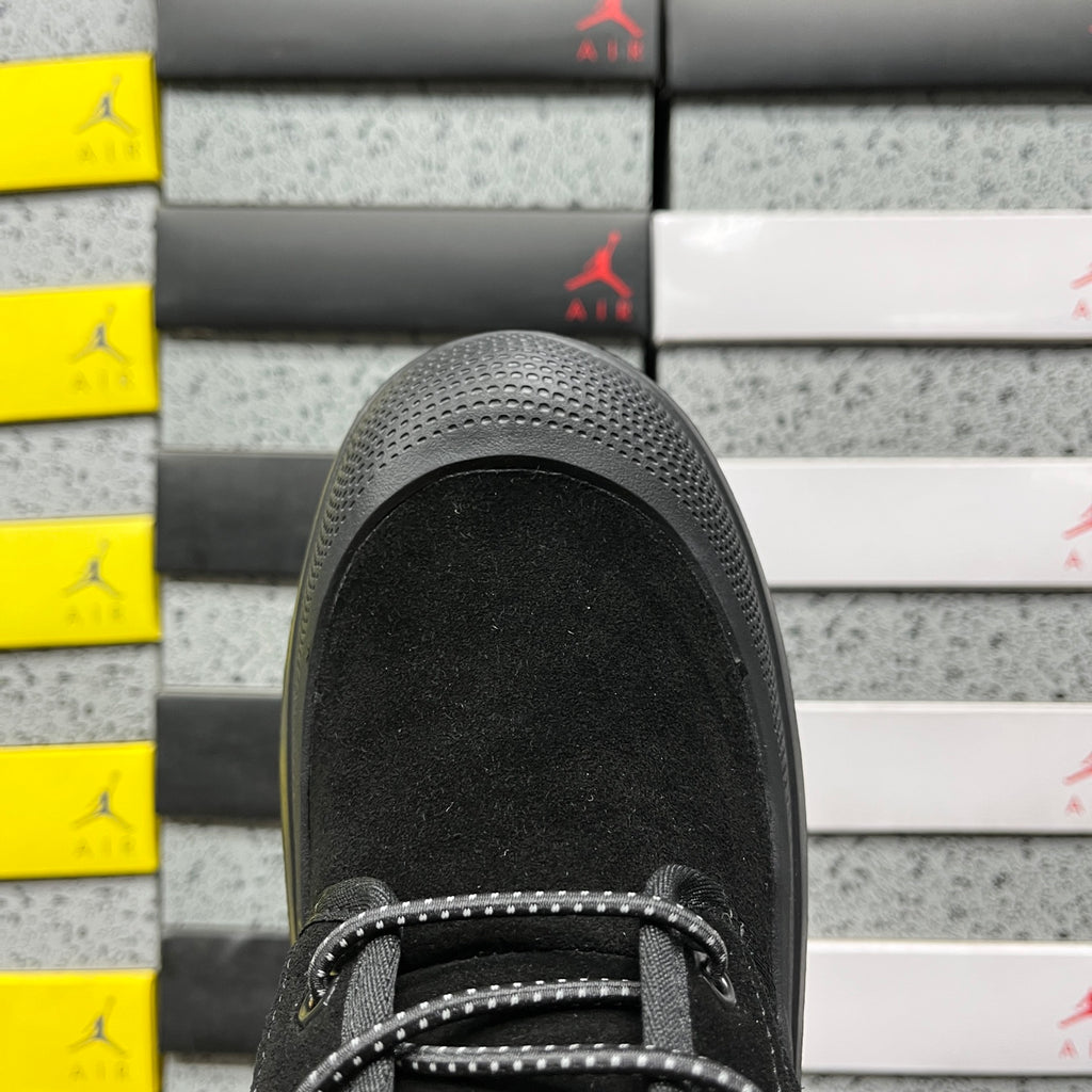 UGG Neumel Boot – All-Black Suede Chukka