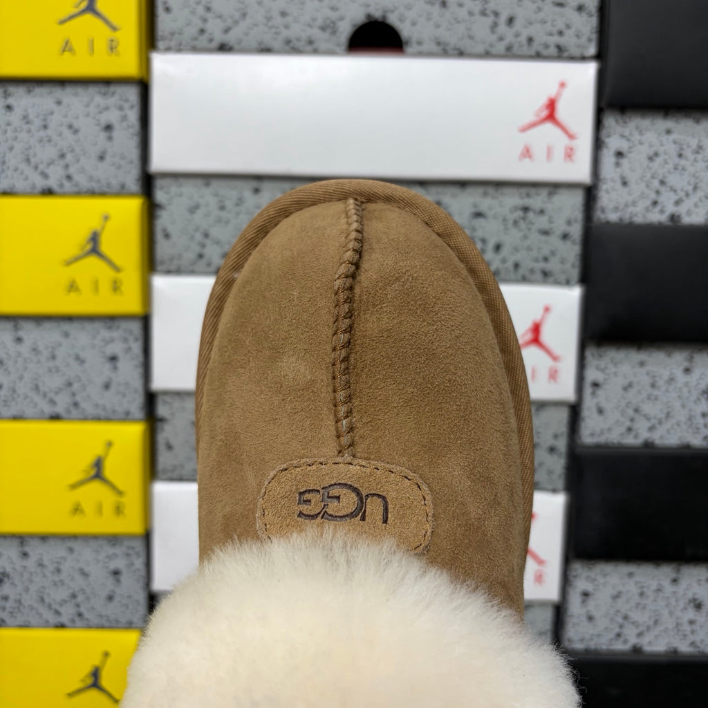 UGG Disquette Platform Slipper – Chestnut Suede Open-Toe Slide with Oversized Cream Sheepskin Drape & Chunky Gum Lug Sole