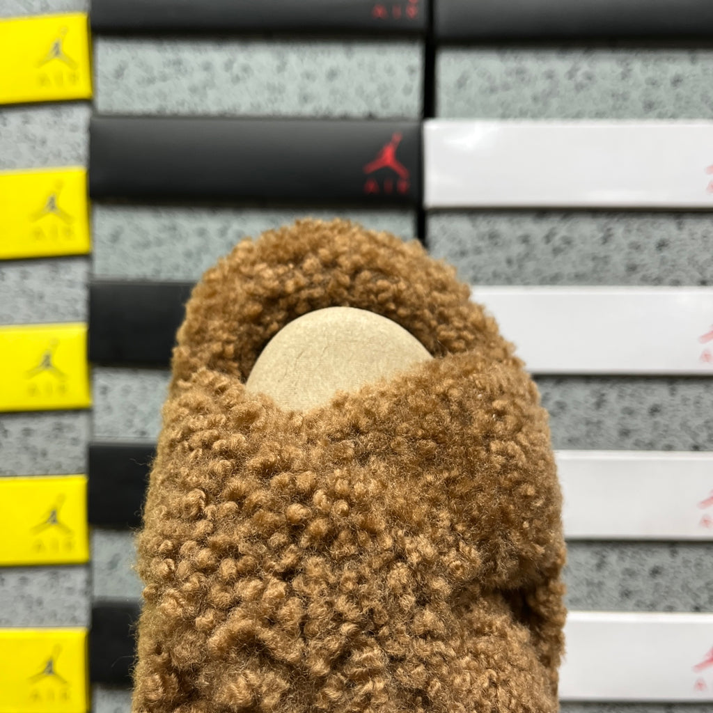 UGG Fluff Sugar Slide – Chestnut Teddy Shearling Crossband Sandal with Logo Jacquard Strap & Branded Sole