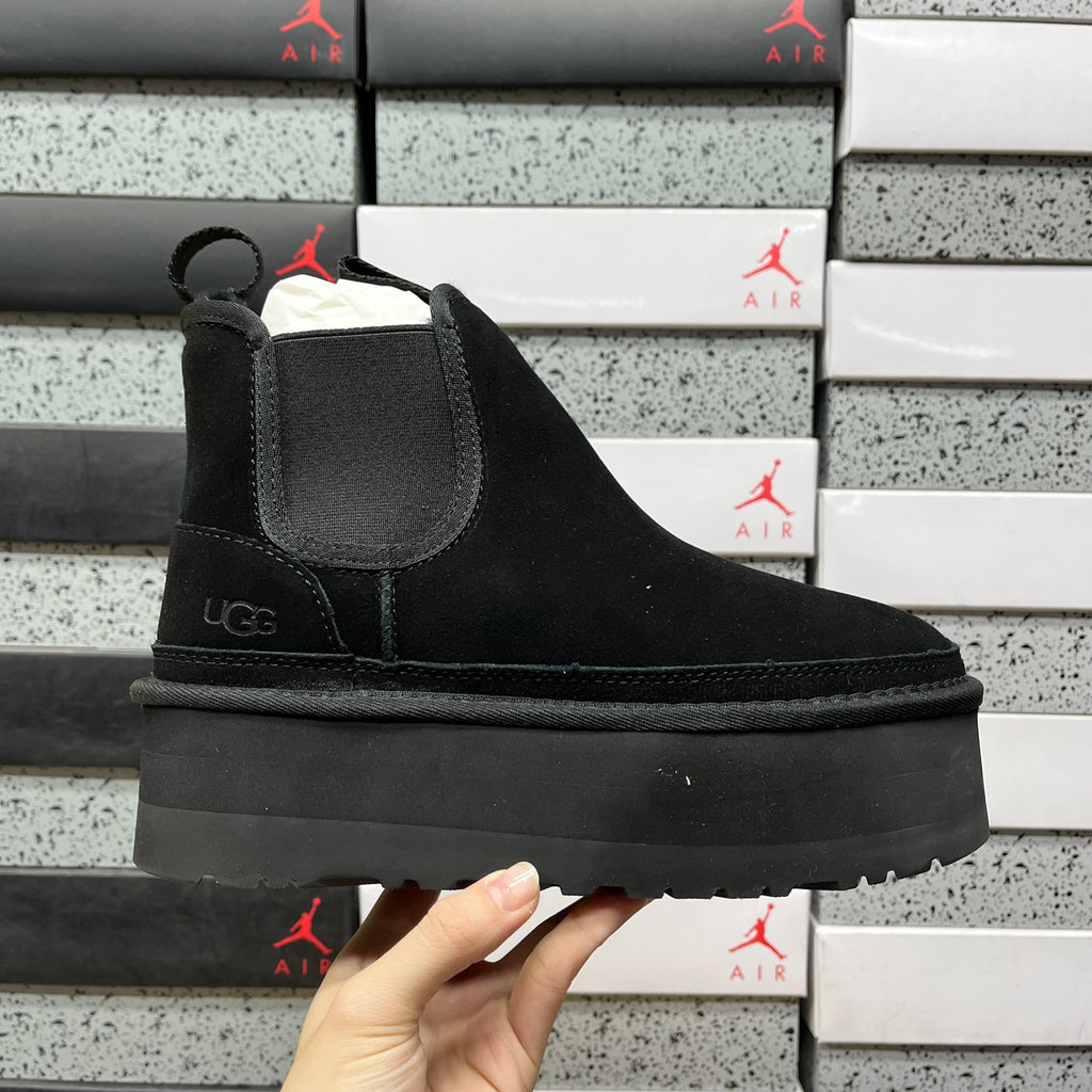 UGG Chelsea Boot – All-Black Suede with UGGPlush Lining & SugarSole