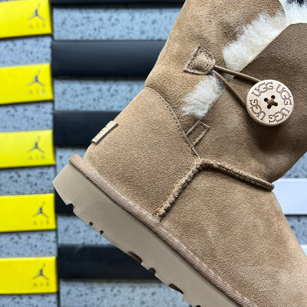 UGG Bailey Button II Boot – Chestnut Suede