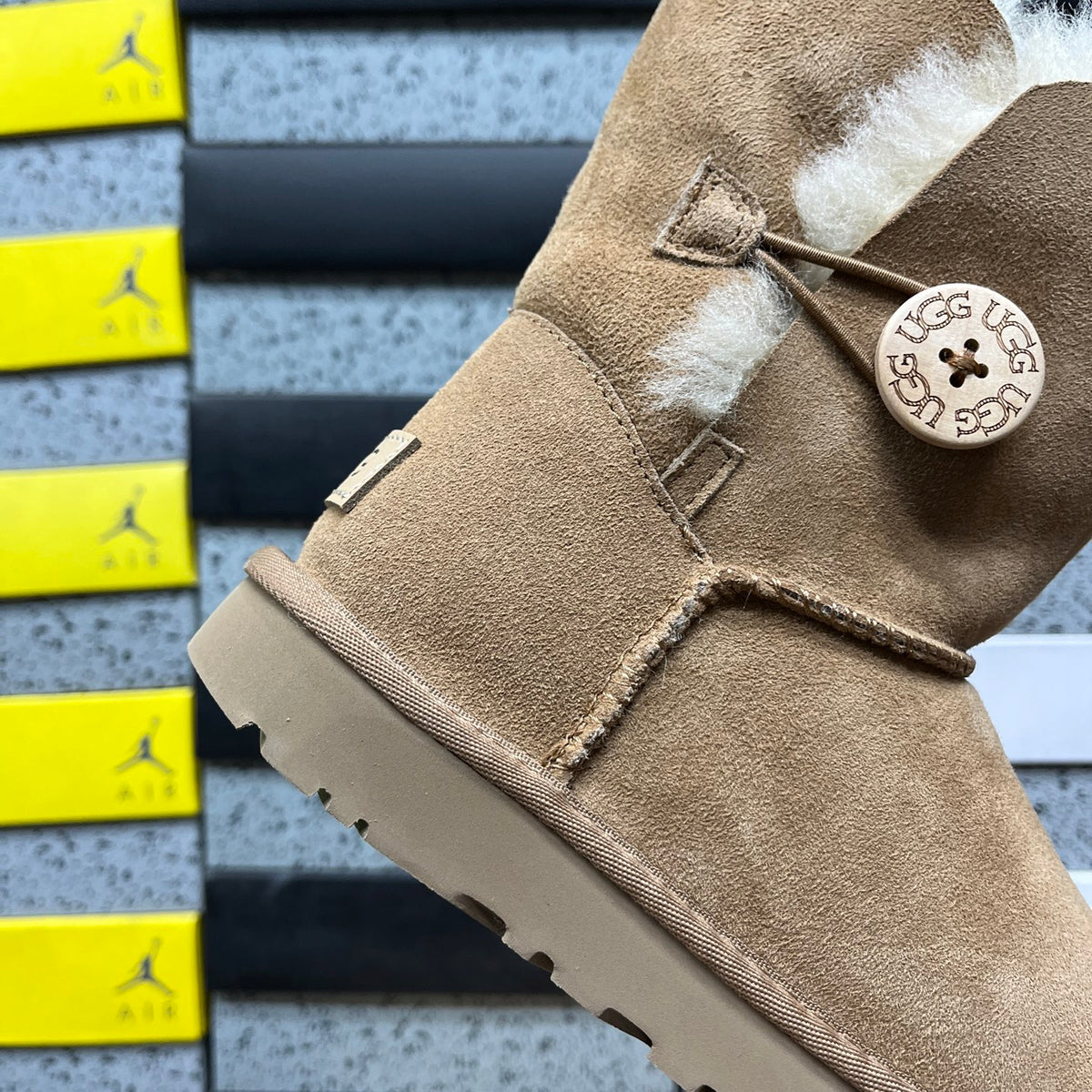 UGG Bailey Button II Boot – Chestnut Suede
