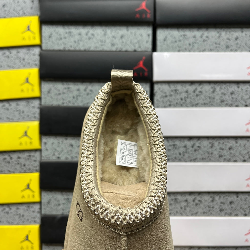 UGG Tazz Platform Slipper – Sand Suede with Gold Woven Collar Trim