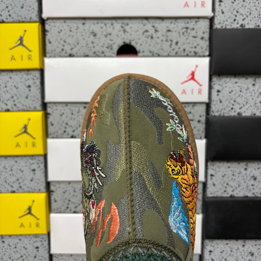UGG × Palace Skateboards Tazz Slipper – Olive with Dragon Embroidery, Dark Green Braid Trim & Gum Platform Sole