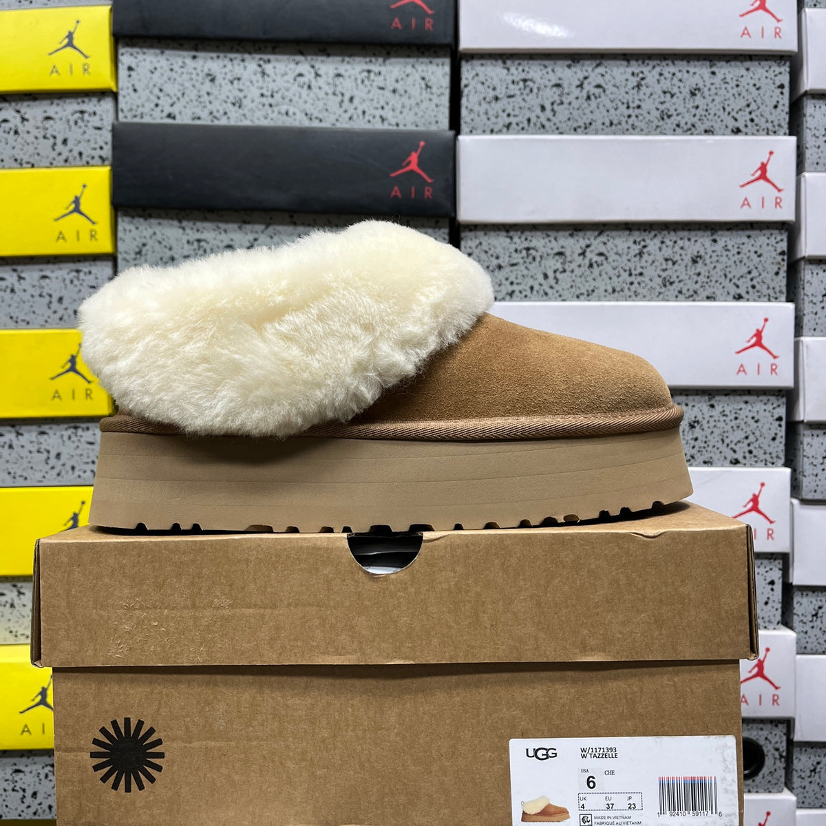 UGG Yazzelle – Chestnut Suede Platform Slipper with Cream Sheepskin Cuff & Chunky Lug Sole