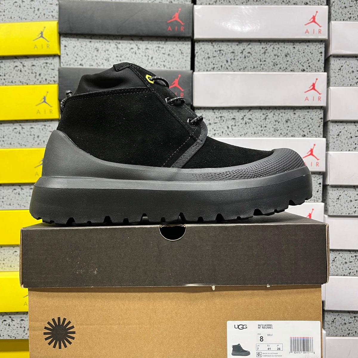 UGG Neumel Boot – All-Black Suede Chukka