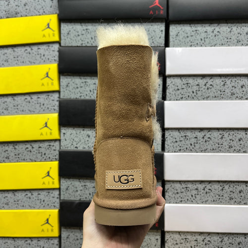 UGG Bailey Button II Boot – Chestnut Suede