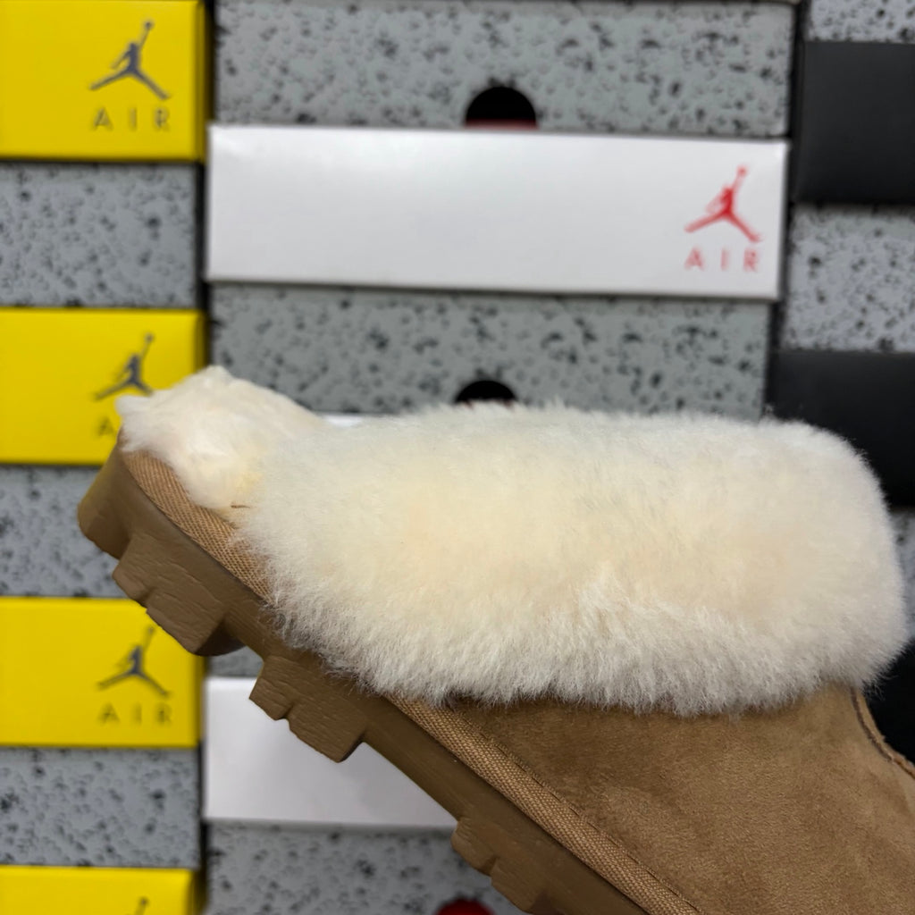 UGG Disquette Platform Slipper – Chestnut Suede Open-Toe Slide with Oversized Cream Sheepskin Drape & Chunky Gum Lug Sole