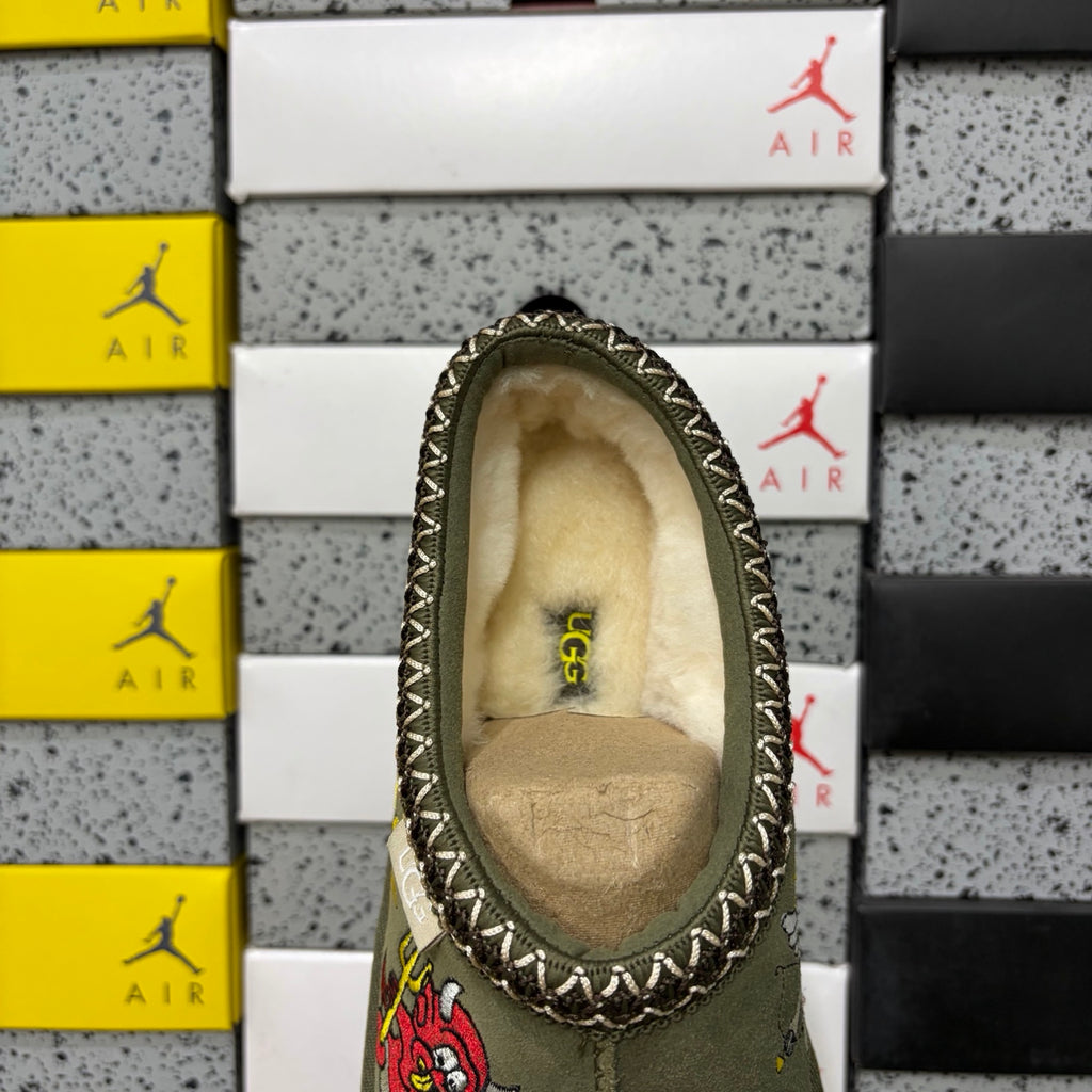 UGG × Palace Skateboards Tasman Slipper – Olive Suede with Embroidered Graphic Patches & Herringbone Braid Trim