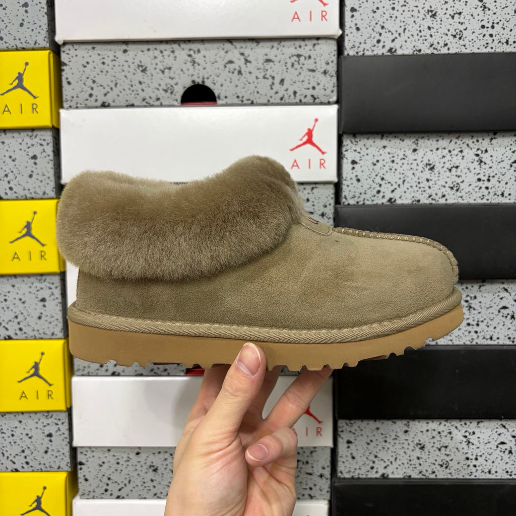 UGG Tazz Slipper – Sand Suede Platform Mule with Tonal Cream Sheepskin Cuff, Moccasin Seam & UGG Heel Tab