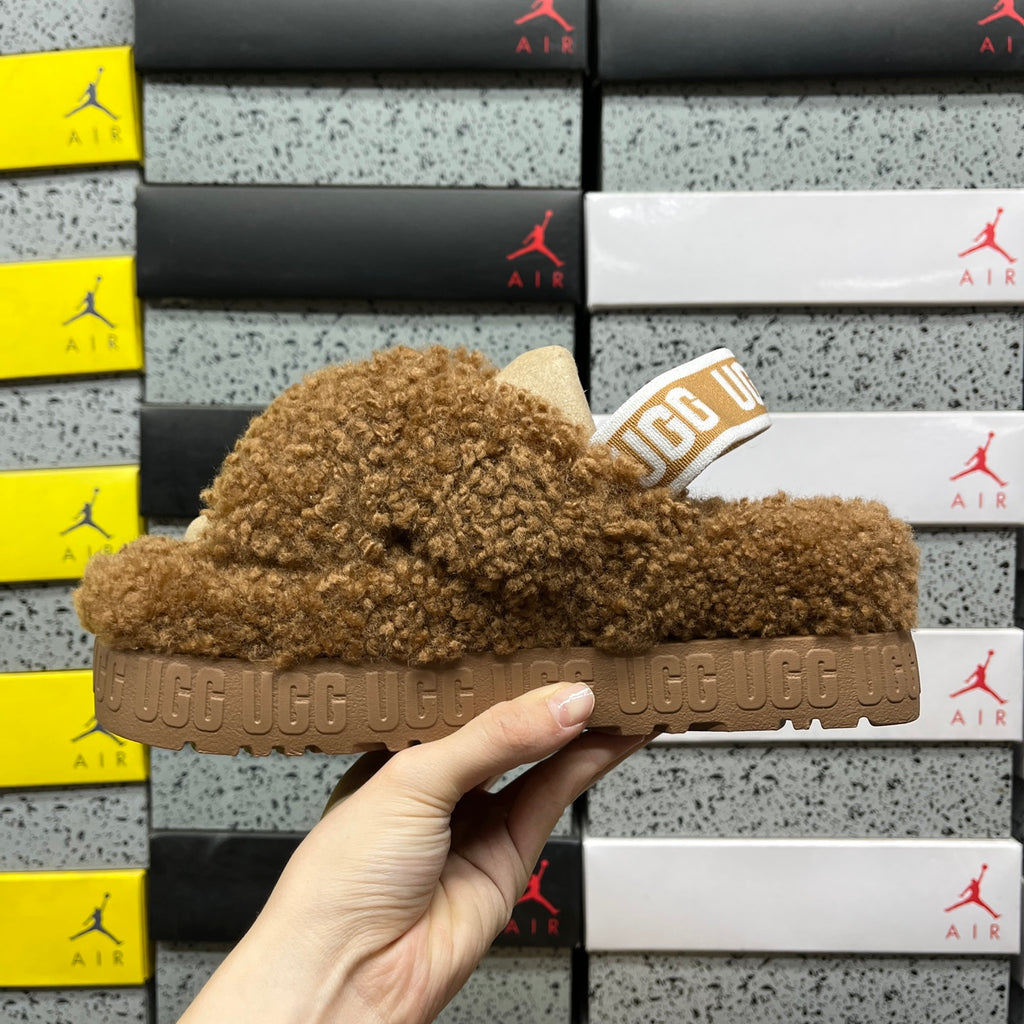 UGG Fluff Sugar Slide – Chestnut Teddy Shearling Crossband Sandal with Logo Jacquard Strap & Branded Sole