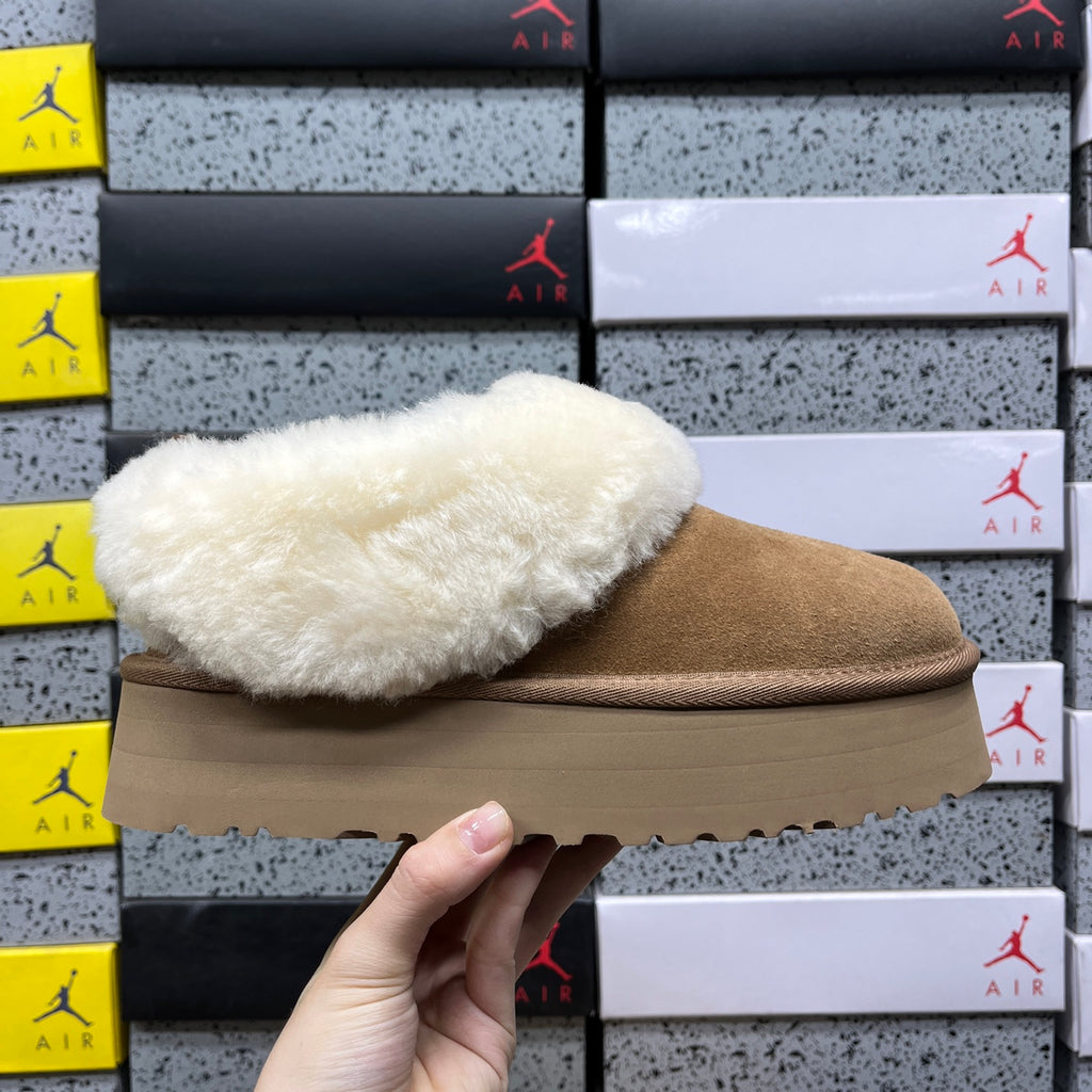 UGG Yazzelle – Chestnut Suede Platform Slipper with Cream Sheepskin Cuff & Chunky Lug Sole