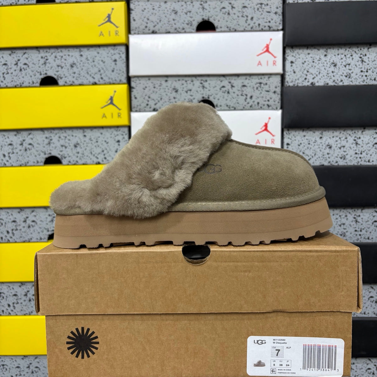 UGG Disquette Platform Slippers – Sand Suede & Shearling Fur Slide