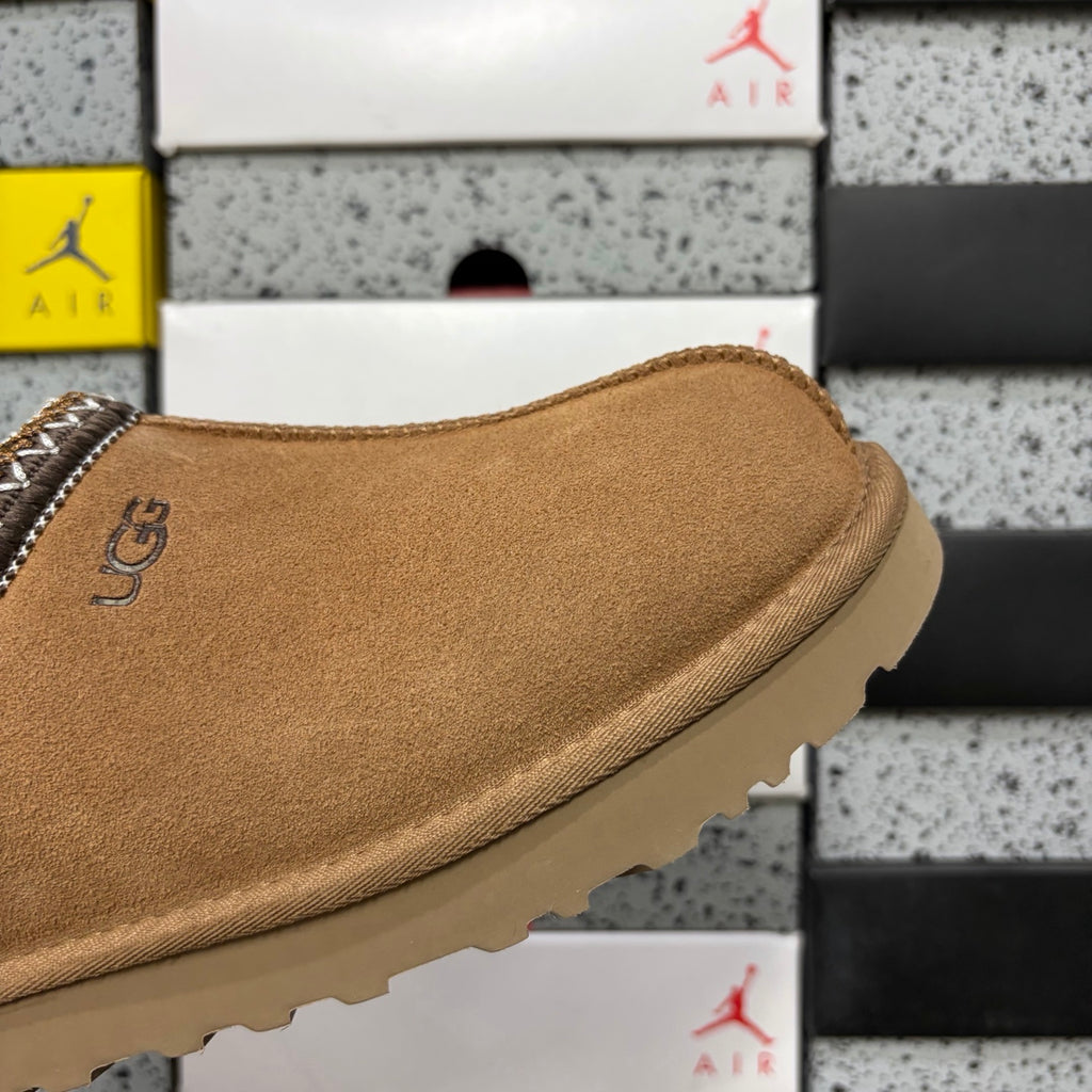 UGG Tazz Slipper – Chestnut Suede Open-Back Platform Mule with Contrast Braid Trim & Warm Gum Lug Sole