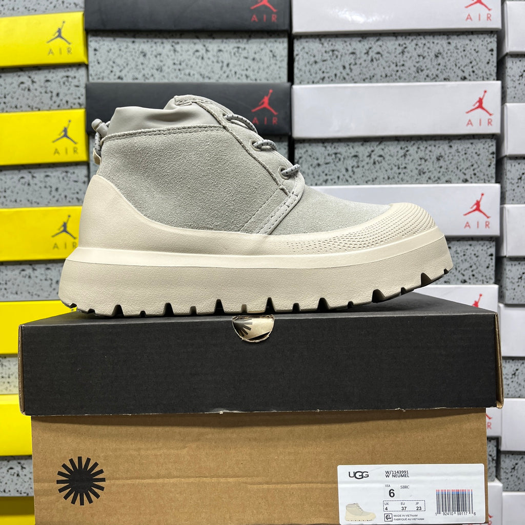 UGG Neumel Boot – Light Grey Suede Chukka