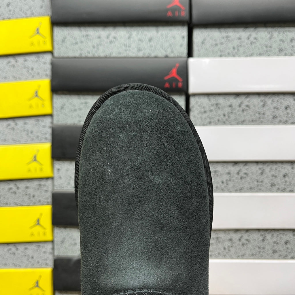 UGG Classic Short Boot – All-Black Suede