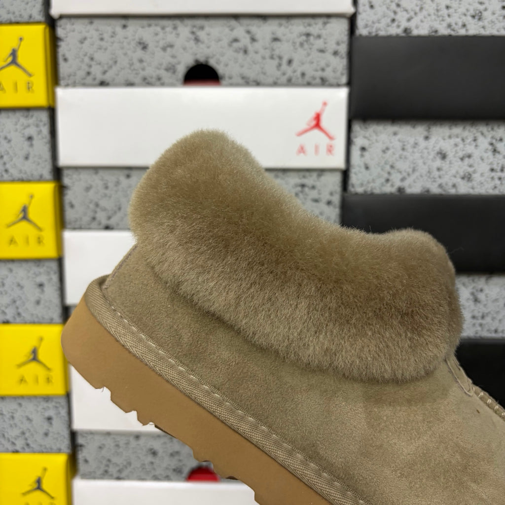 UGG Tazz Slipper – Sand Suede Platform Mule with Tonal Cream Sheepskin Cuff, Moccasin Seam & UGG Heel Tab