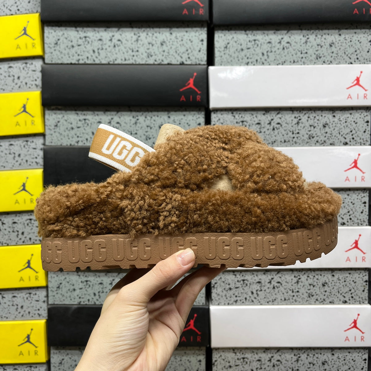 UGG Fluff Sugar Slide – Chestnut Teddy Shearling Crossband Sandal with Logo Jacquard Strap & Branded Sole