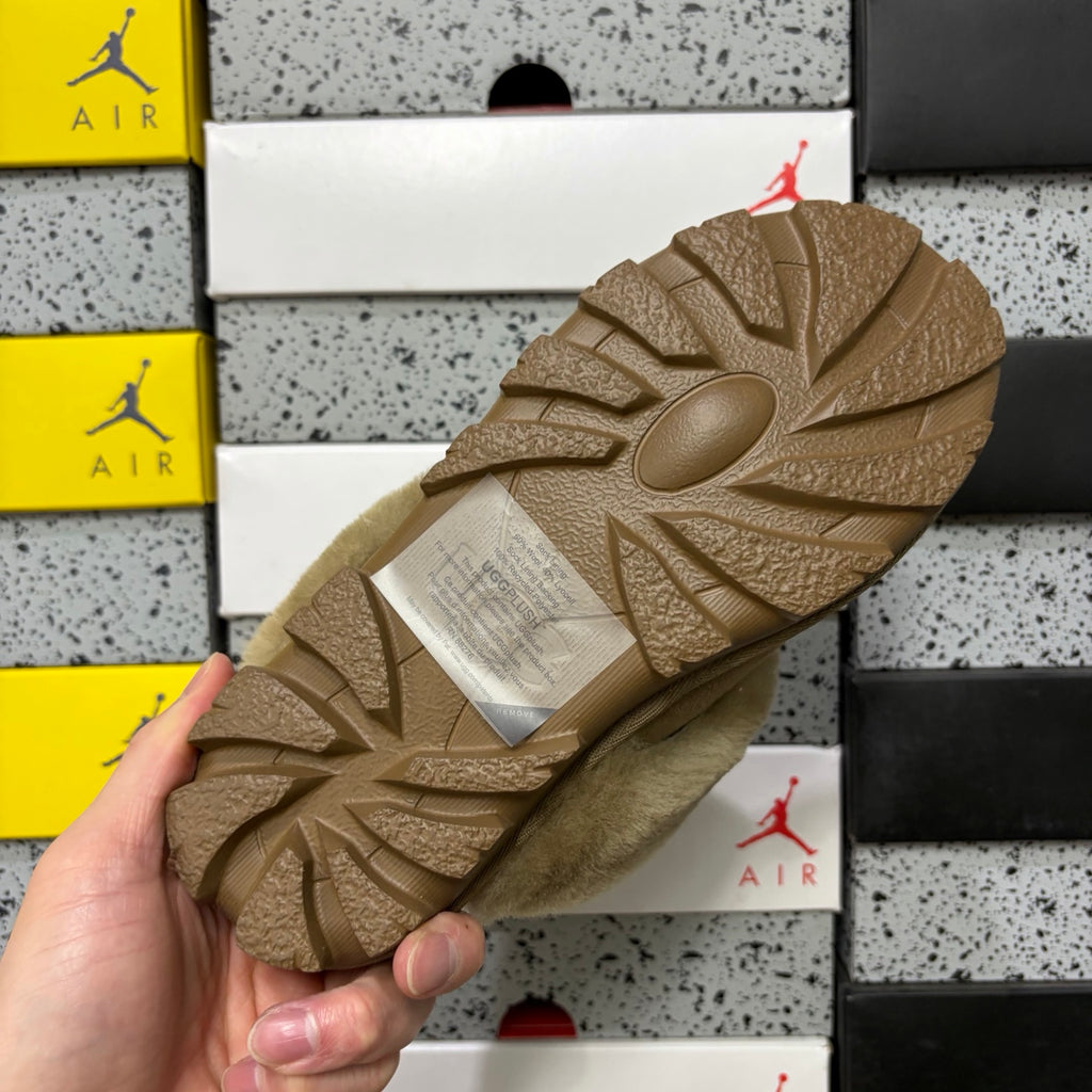 UGG Disquette Platform Slipper – Sand Suede Open-Toe Slide with Tonal Sand Sheepskin Drape & Chunky Gum Lug Sole