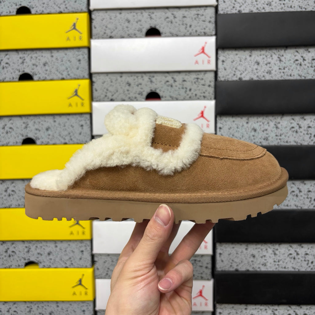 UGG Cozee Squish Slide – Chestnut Suede Open-Toe Sandal with Cream Shearling Knot Strap & Lug Sole