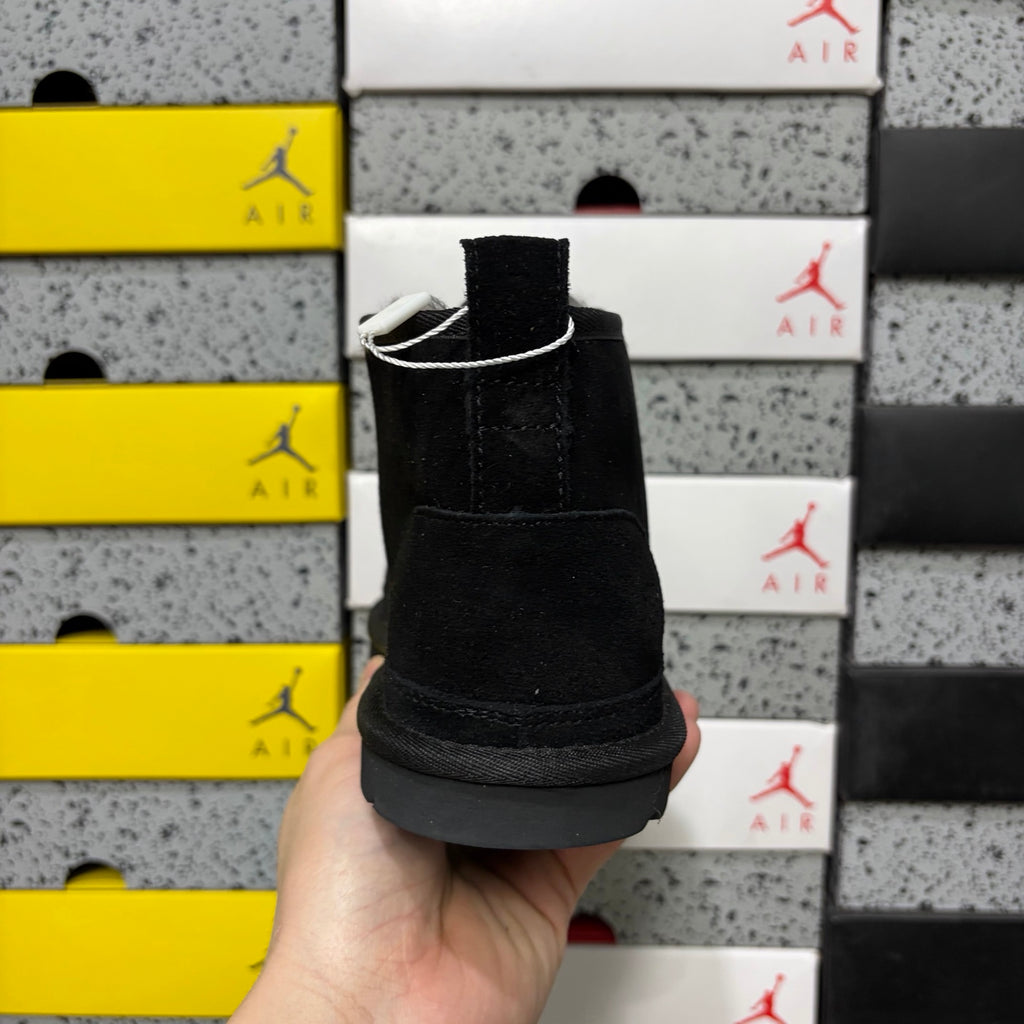 UGG Neumel Boot – All-Black Suede Lace-Up Chukka with Sheepskin Lining & Black Lug Outsole