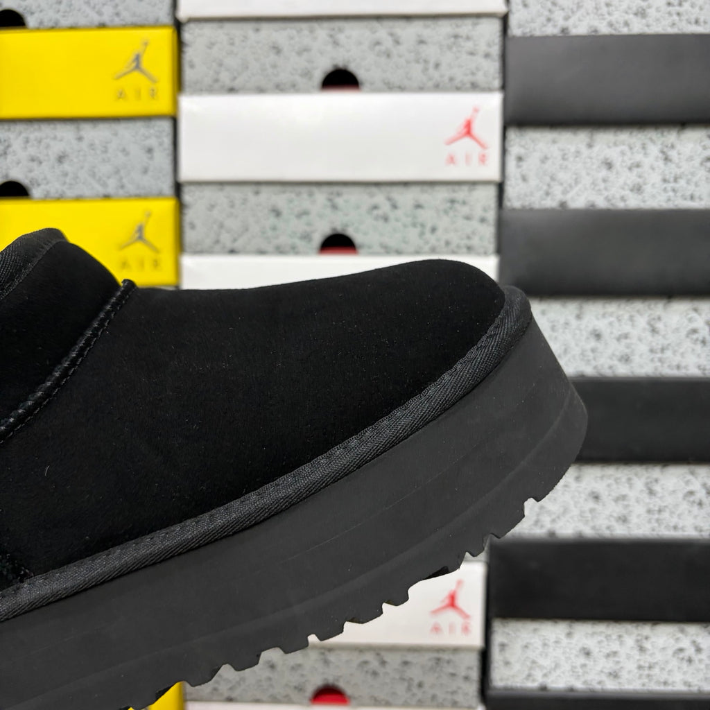 UGG Ultra Mini Platform Boot – All-Black Nubuck & Sherpa