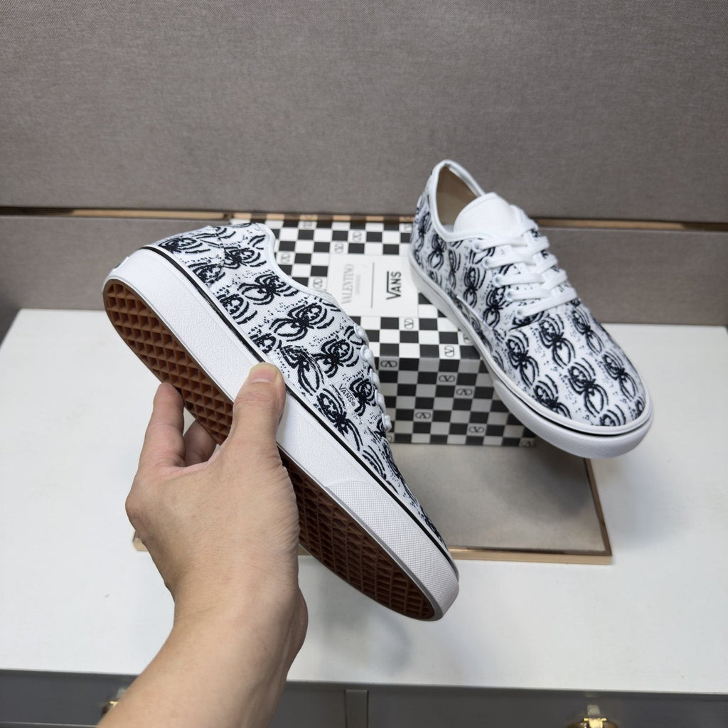 Vans Men's Black Graphic Print Low-Top Sneakers
