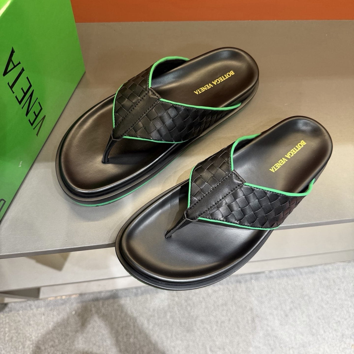 Bottega Veneta Men's Black & Green Thong Sandals