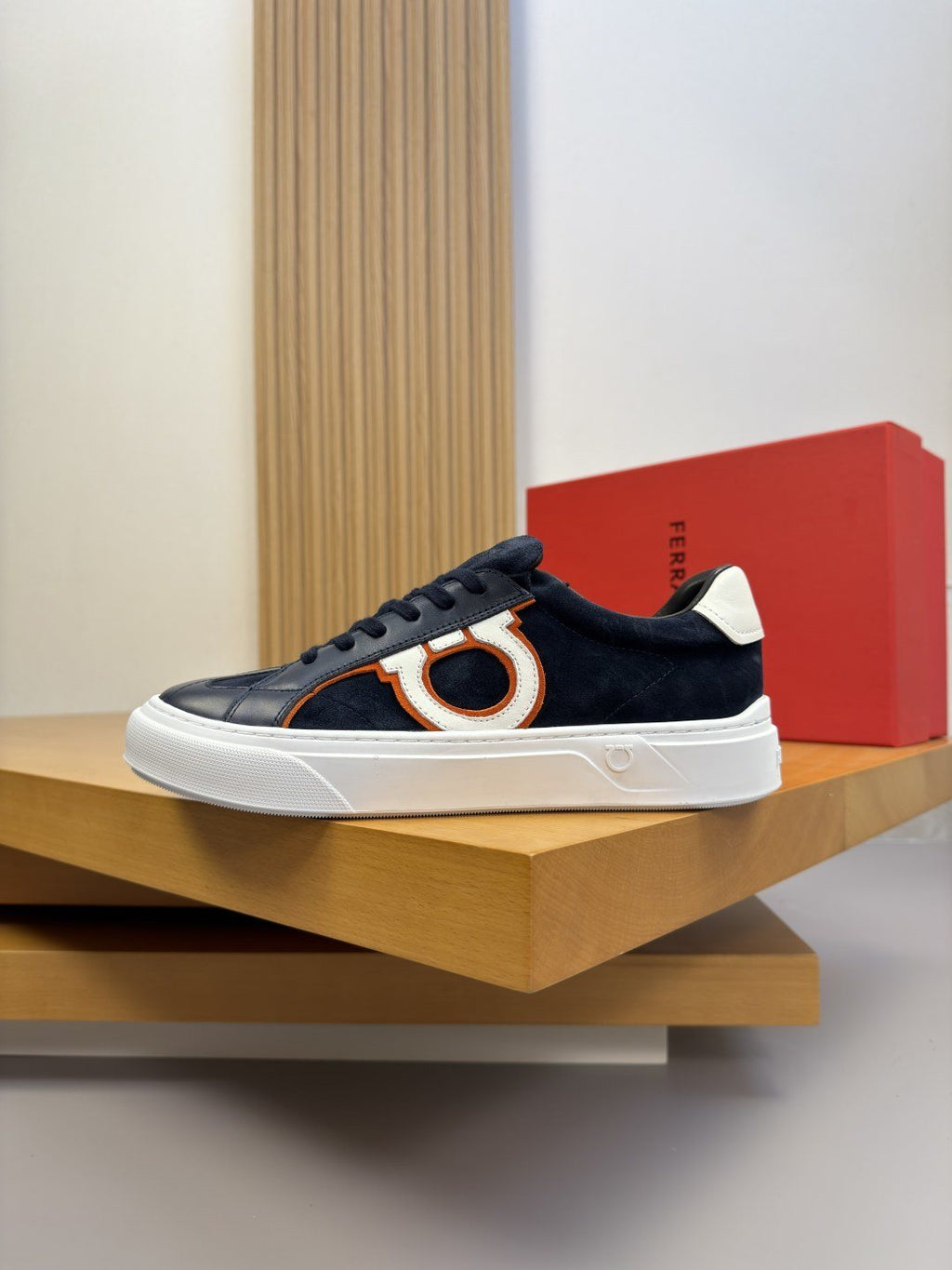 Ferragamo Contrast-Trim Low-Top Sneakers